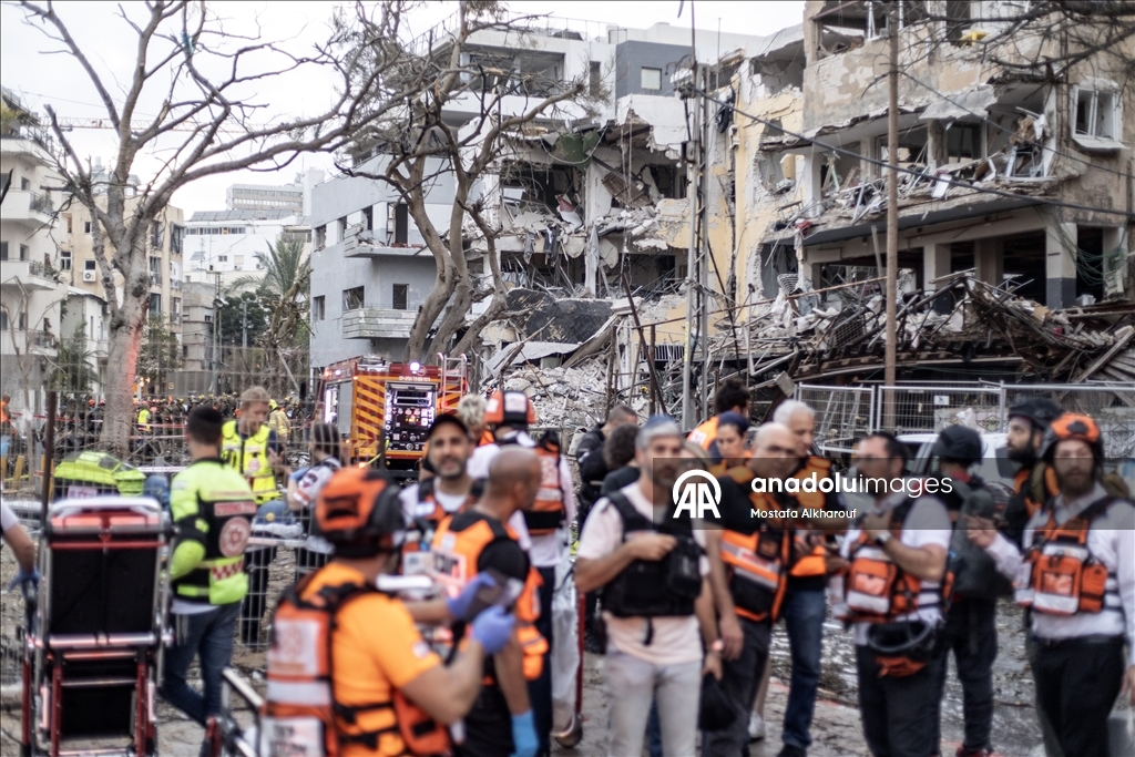 İsrail'in İran'a yönelik hava saldırıları devam ediyor 39