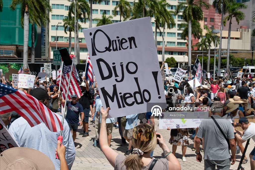 Miami'de Trump karşıtı protesto gösterisi düzenlendi