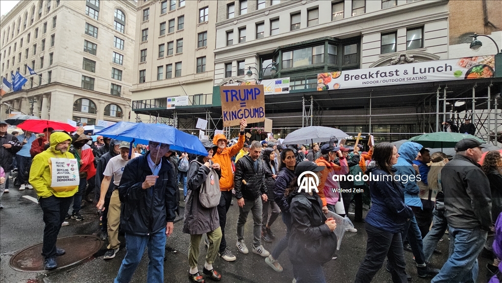 Manhattan'da Trump karşıtı protesto gösterisi düzenlendi
