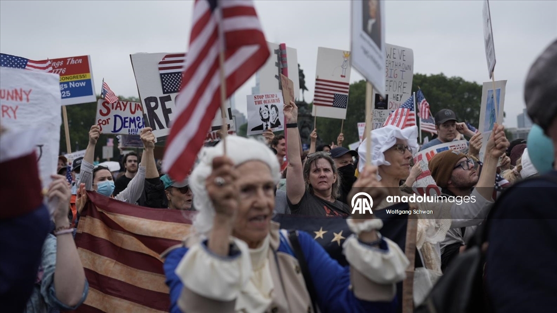 ABD'de milyonlarca kişi "Krallara hayır" diyerek Trump yönetimini protesto etti