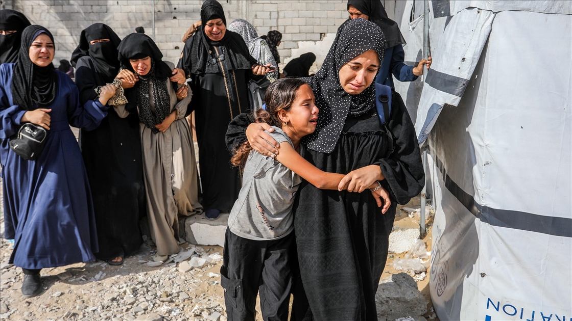 İsrail, Gazze'de yardım bekleyen Filistinlilere saldırdı