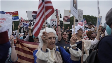 ABD'de milyonlarca kişi "Krallara hayır" diyerek Trump yönetimini protesto etti