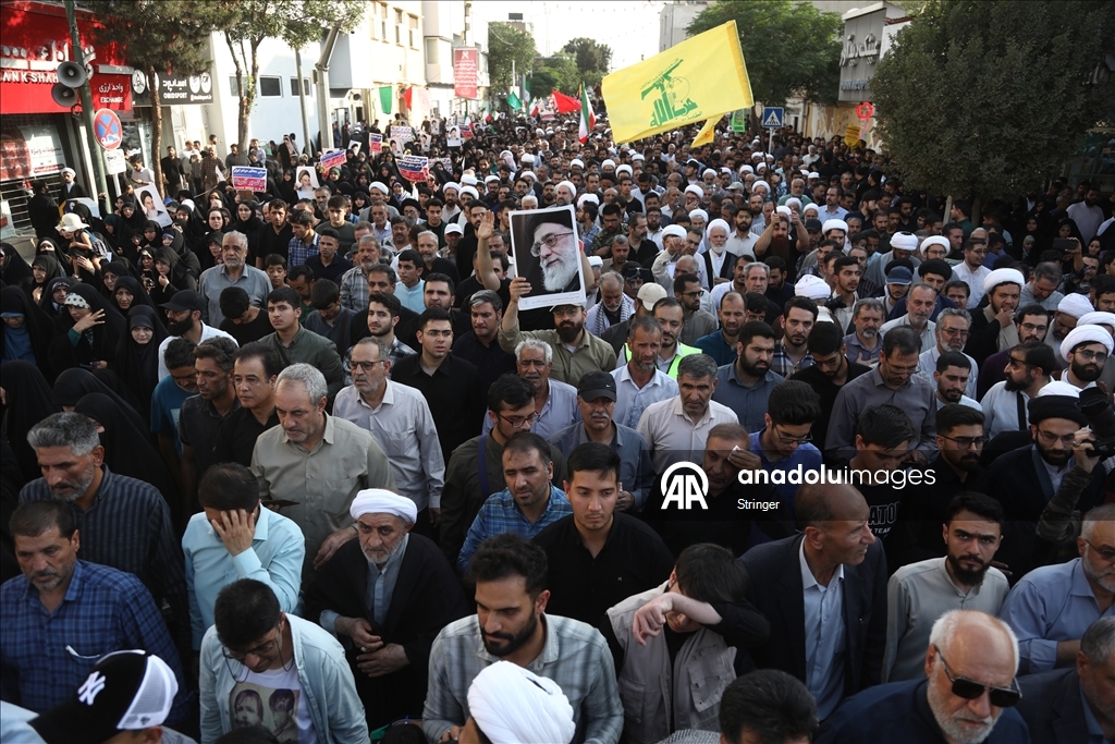İsrail saldırısında hayatını kaybeden Devrim Muhafızları üyeleri için cenaze töreni düzenlendi