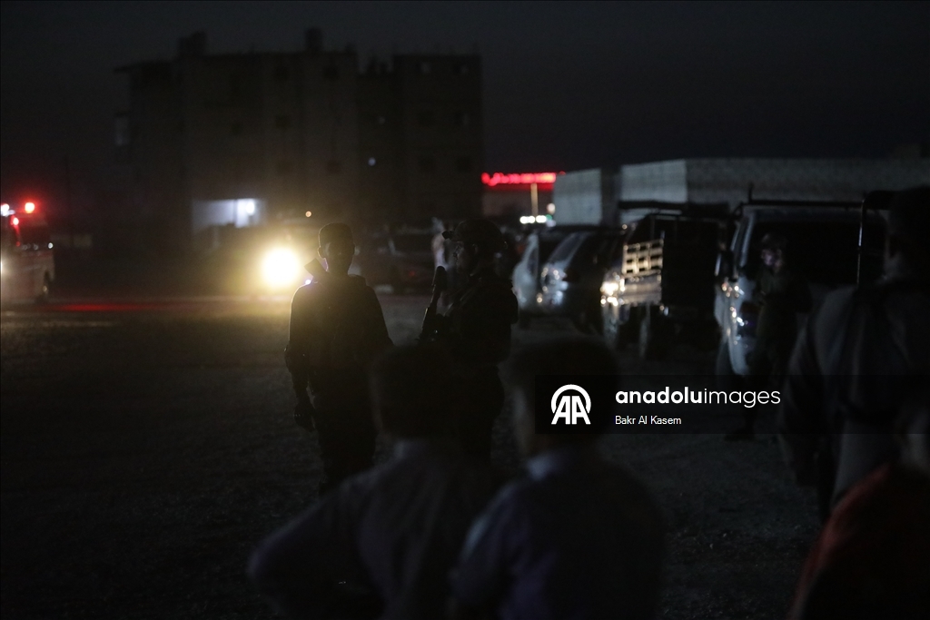 Первые семьи сирийцев начали покидать оккупированный террористами PKK/YPG лагерь Аль-Хол в Сирии