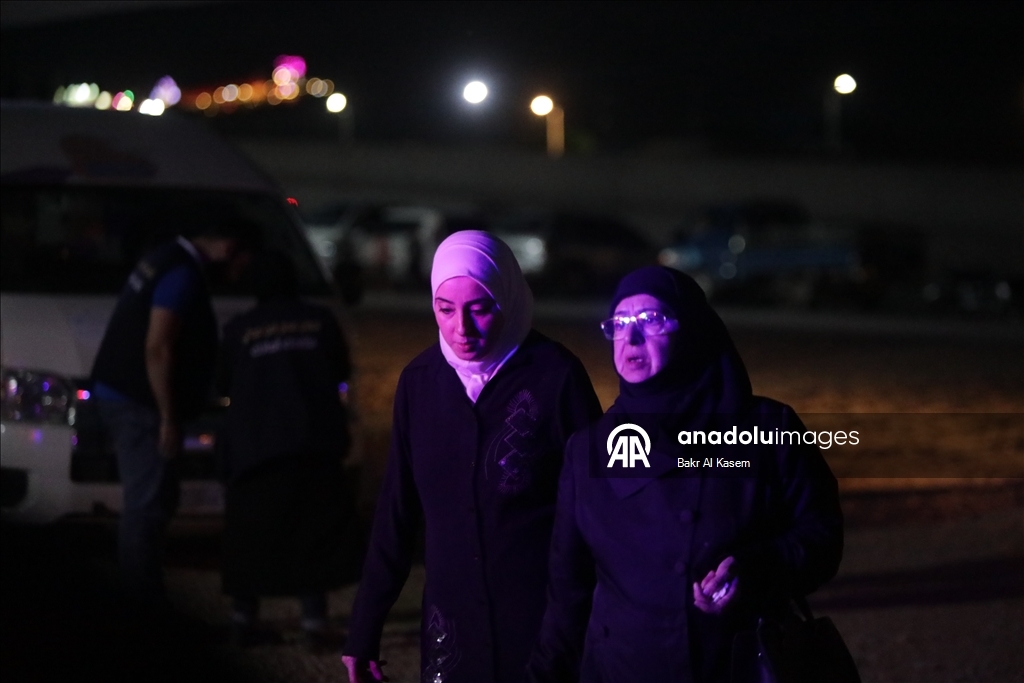 Первые семьи сирийцев начали покидать оккупированный террористами PKK/YPG лагерь Аль-Хол в Сирии