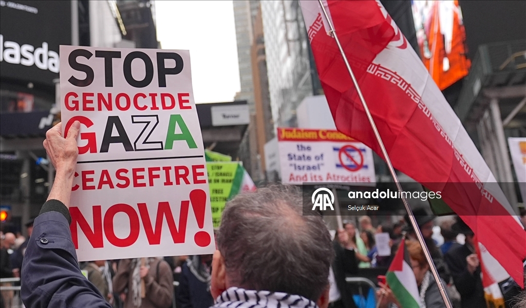Times Meydanı’nda İran’a destek gösterisi düzenlendi