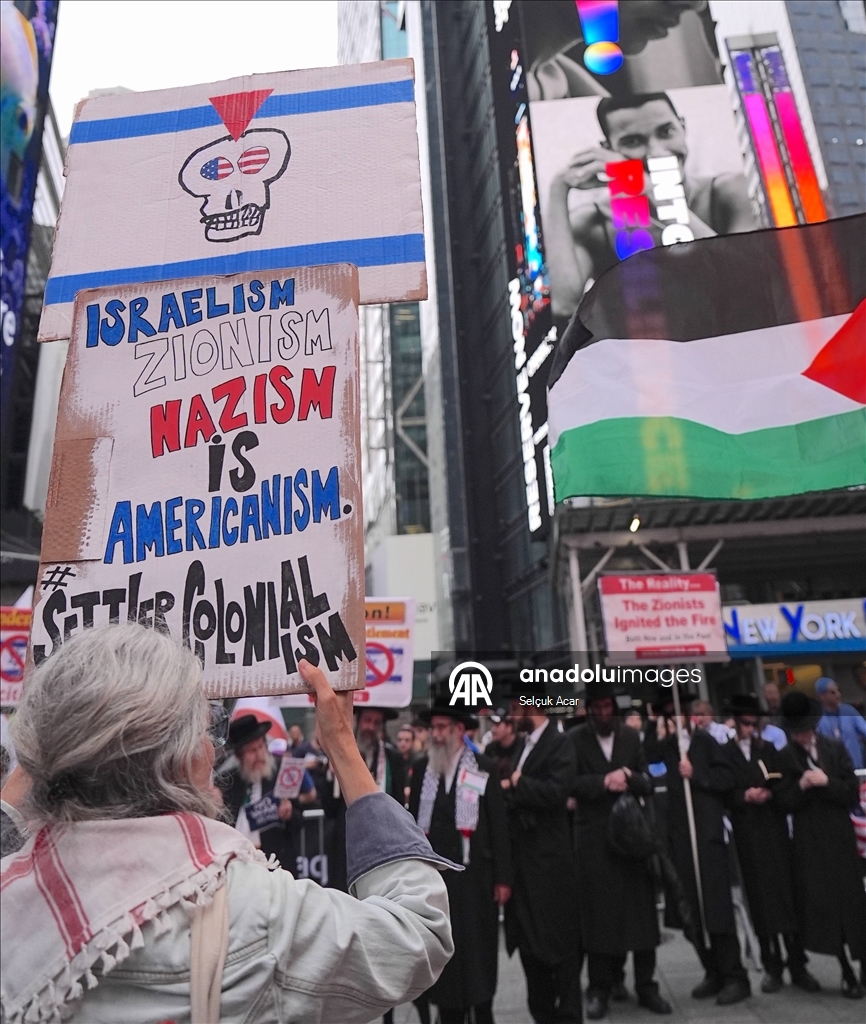 Times Meydanı’nda İran’a destek gösterisi düzenlendi