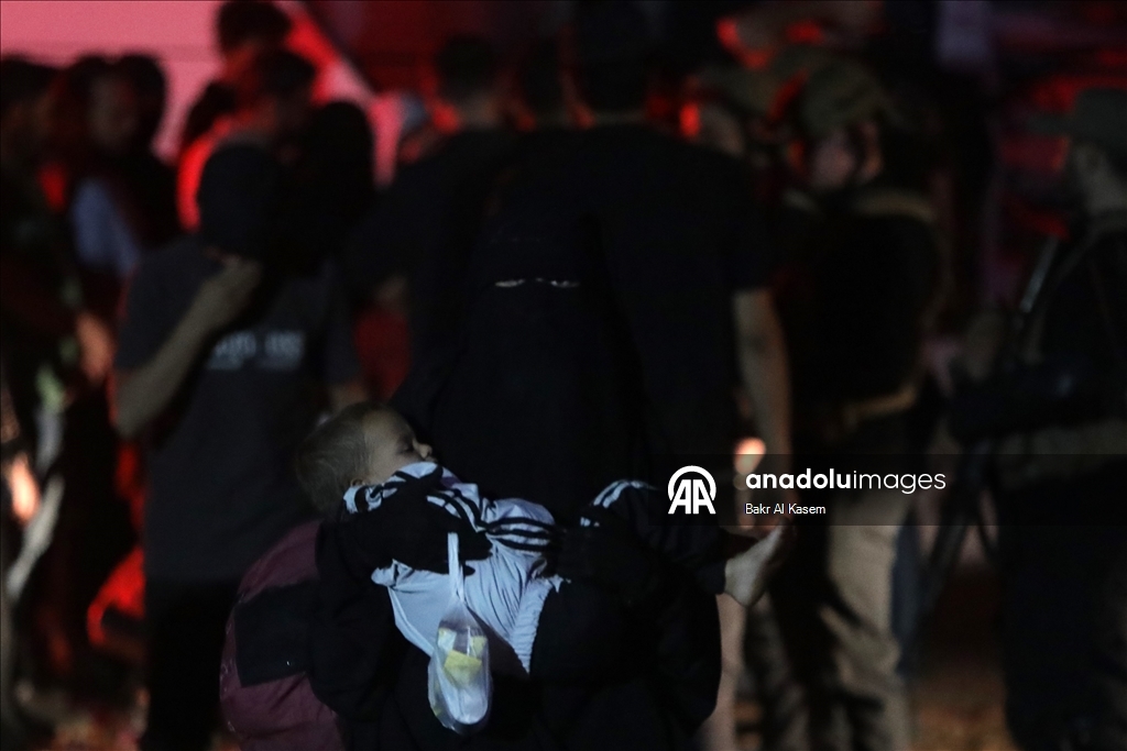 Первые семьи сирийцев начали покидать оккупированный террористами PKK/YPG лагерь Аль-Хол в Сирии