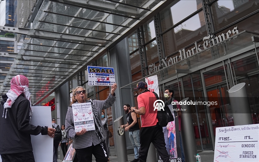 Filistin yanlısı göstericiler, New York Times’ın İsrail yanlısı tutumunu protesto etti