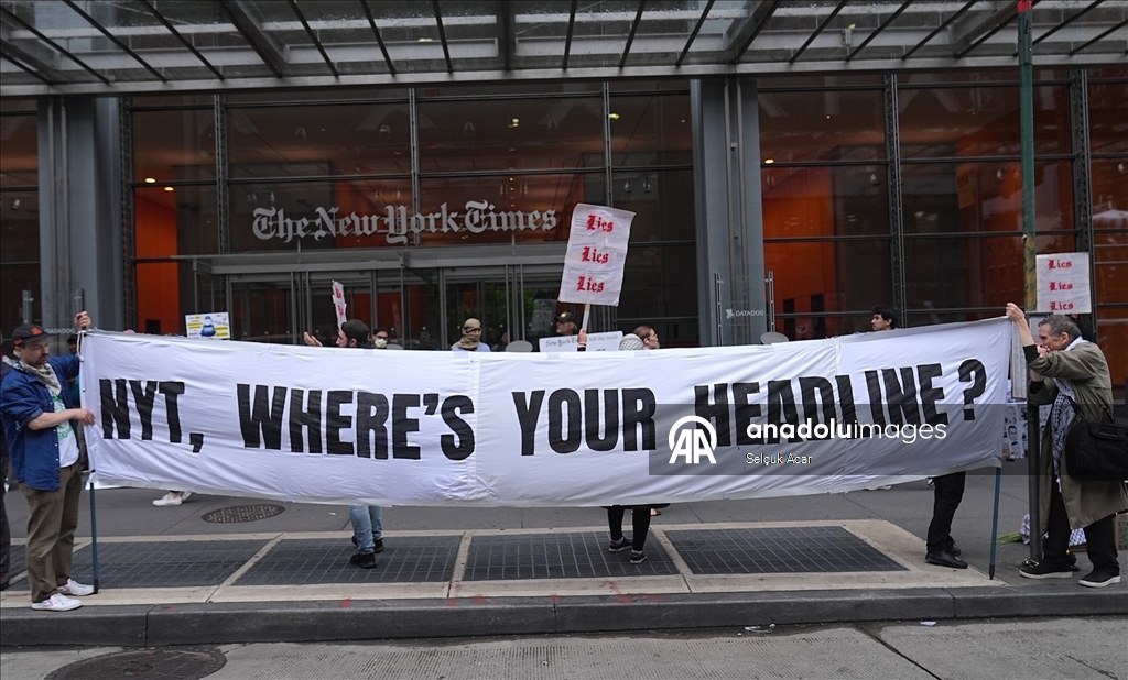 Filistin yanlısı göstericiler, New York Times’ın İsrail yanlısı tutumunu protesto etti