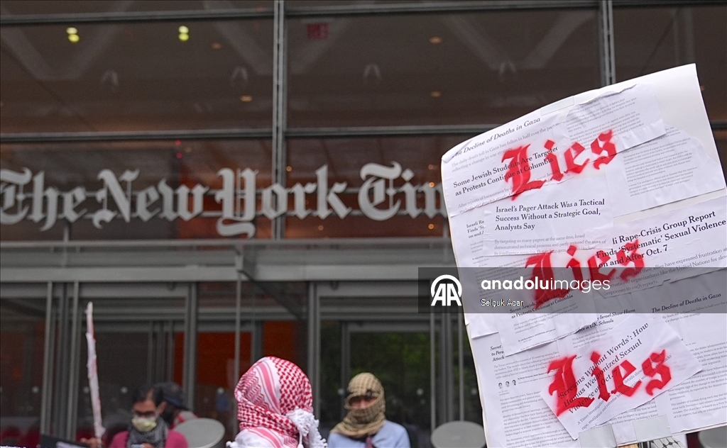 Filistin yanlısı göstericiler, New York Times’ın İsrail yanlısı tutumunu protesto etti