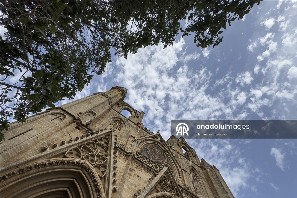 Kıbrıs'ın sembol yapılarından Lala Mustafa Paşa Camii 10