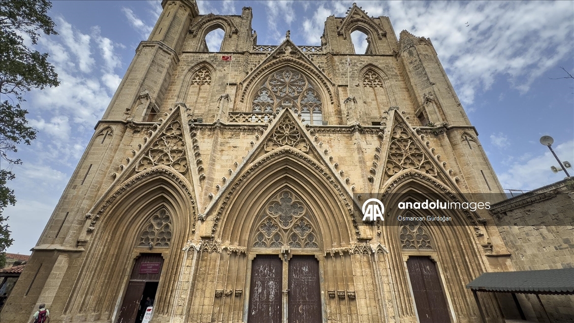 Kıbrıs'ın sembol yapılarından Lala Mustafa Paşa Camii