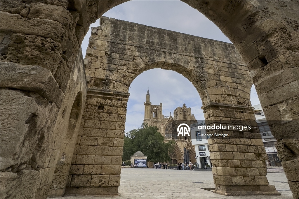 Kıbrıs'ın sembol yapılarından Lala Mustafa Paşa Camii 2