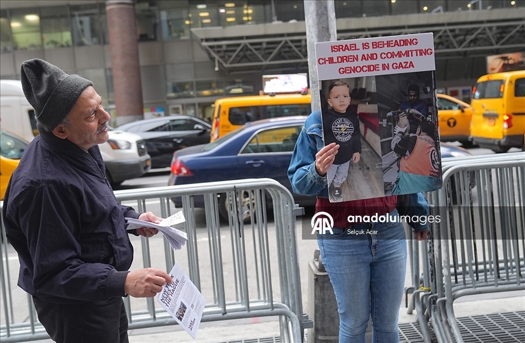 Filistin yanlısı göstericiler, New York Times’ın İsrail yanlısı tutumunu protesto etti