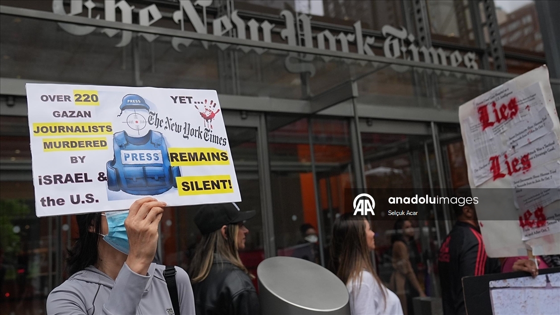 Filistin yanlısı göstericiler, New York Times’ın İsrail yanlısı tutumunu protesto etti