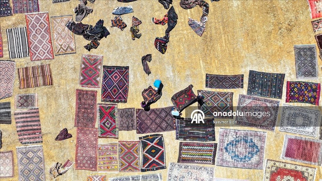 Antalya'nın "halı tarlaları"na el dokuması halı ve kilimler serilmeye başlandı 8