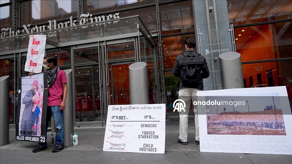 Filistin yanlısı göstericiler, New York Times’ın İsrail yanlısı tutumunu protesto etti