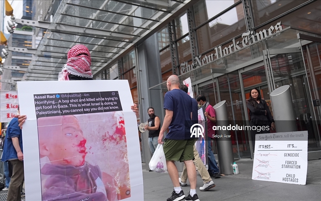 Filistin yanlısı göstericiler, New York Times’ın İsrail yanlısı tutumunu protesto etti