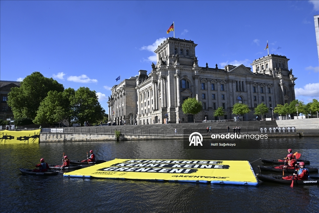 Greenpeace провела акцию по случаю Всемирного дня беженцев