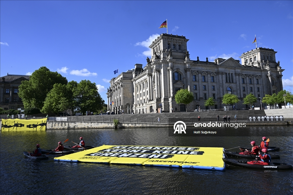 Greenpeace провела акцию по случаю Всемирного дня беженцев