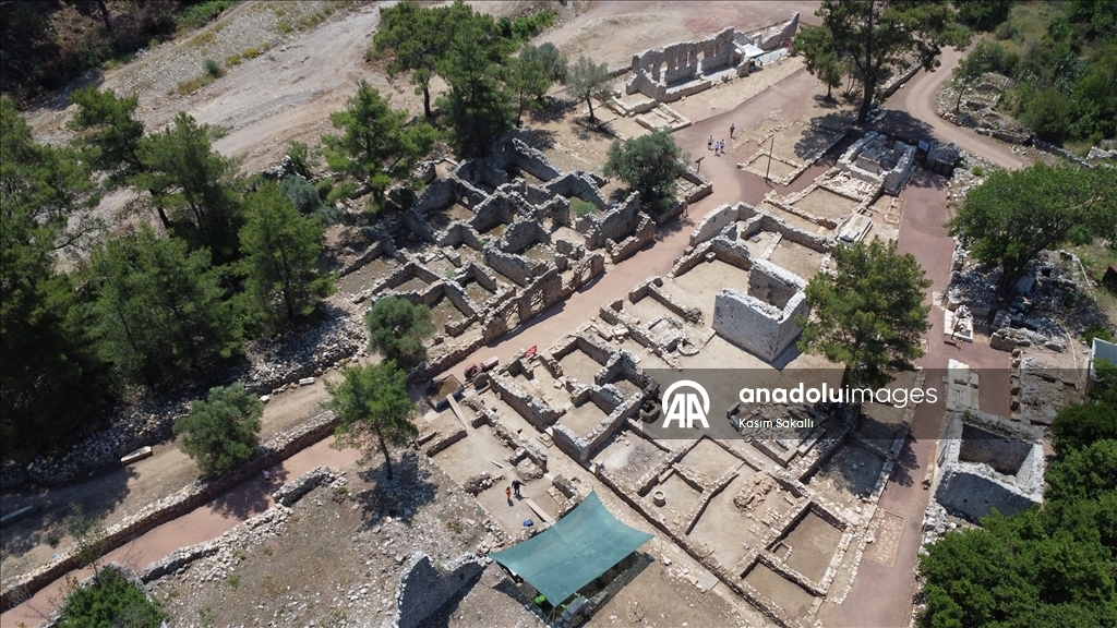 Olympos Antik Kenti'nde tarihe ışık tutan yeni mozaikler bulundu