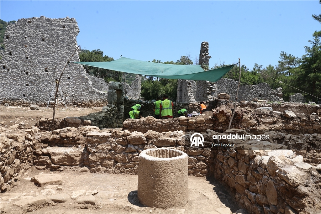 Olympos Antik Kenti'nde tarihe ışık tutan yeni mozaikler bulundu
