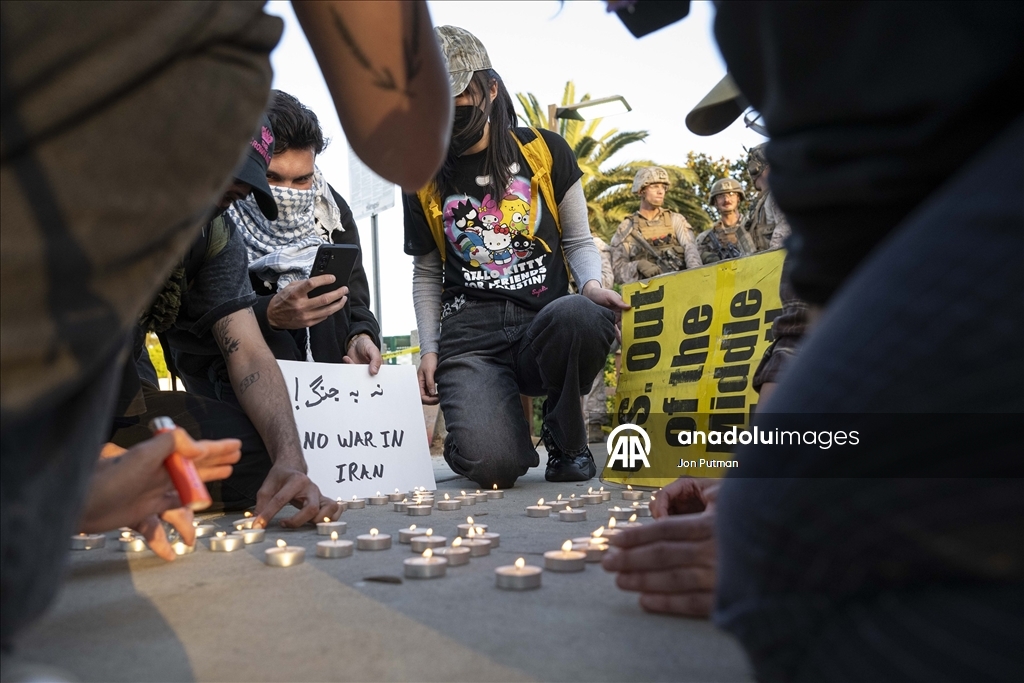 Los Angeles'te İran'la savaşa hayır protestosu düzenlendi 11