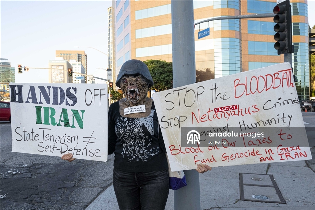 Los Angeles'te İran'la savaşa hayır protestosu düzenlendi 9