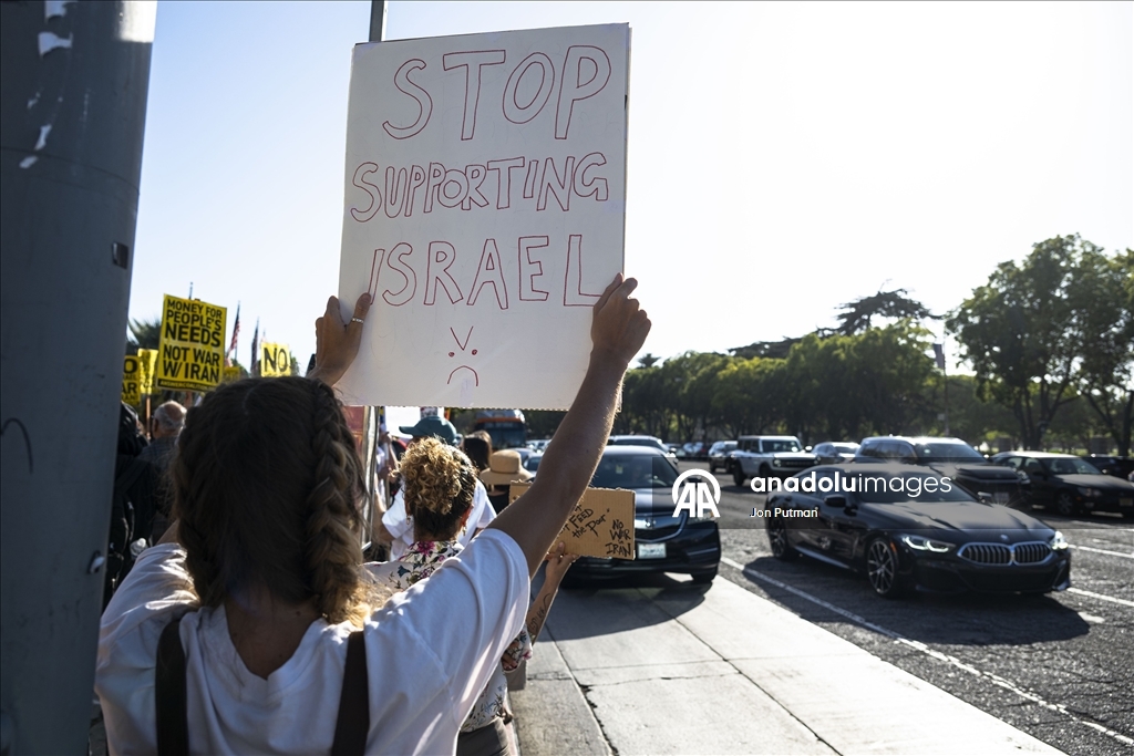 Los Angeles'te İran'la savaşa hayır protestosu düzenlendi 8