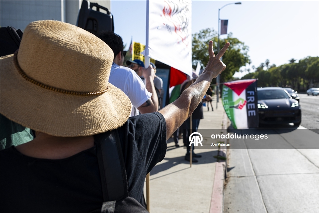 Los Angeles'te İran'la savaşa hayır protestosu düzenlendi 3