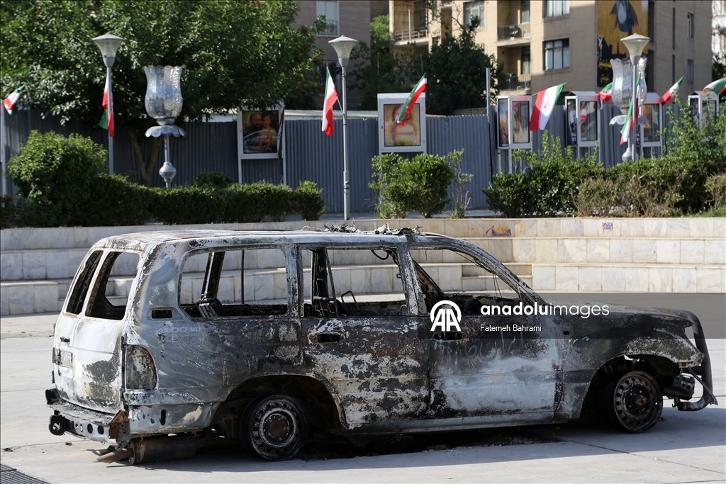 В Тегеране выставили машину скорой помощи, ставшую мишенью израильского удара