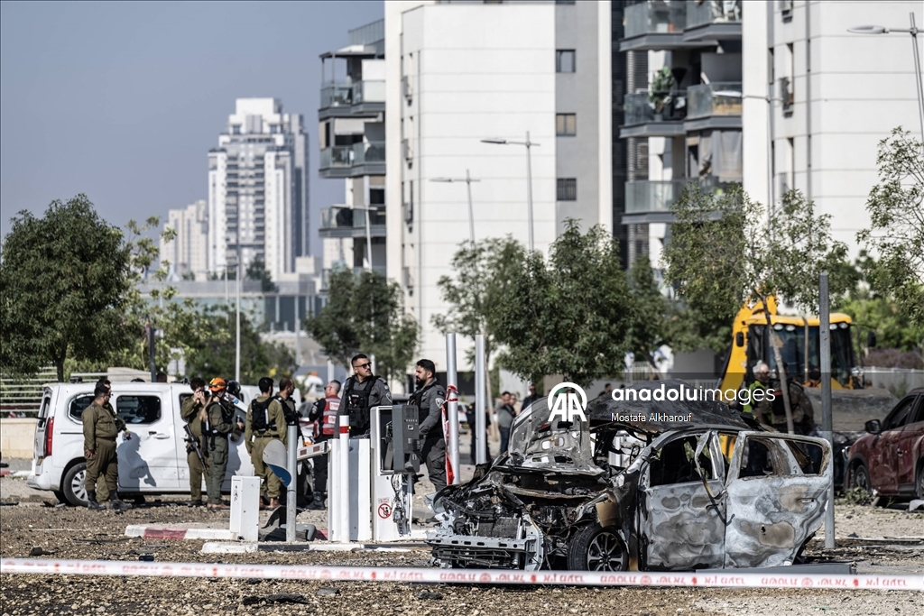 İran'dan ateşlenen füzenin İsrail'in güneyindeki Birüssebi kentine isabet ettiği bildirildi