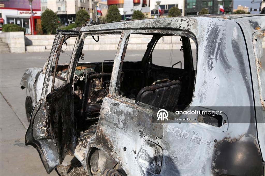 В Тегеране выставили машину скорой помощи, ставшую мишенью израильского удара