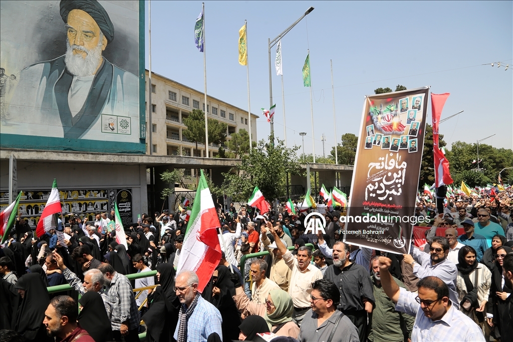 Iranians protest Israeli attacks following Friday prayers