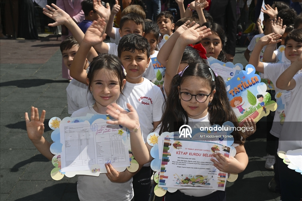 İstanbul'da 2 milyon 859 bin 468 öğrenci karne aldı