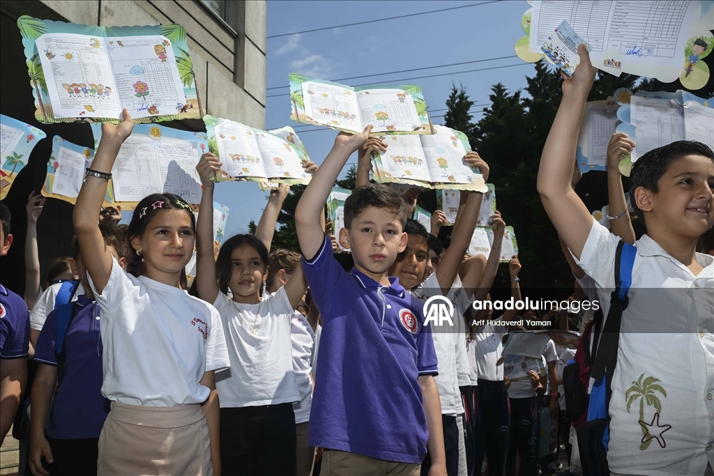 İstanbul'da 2 milyon 859 bin 468 öğrenci karne aldı