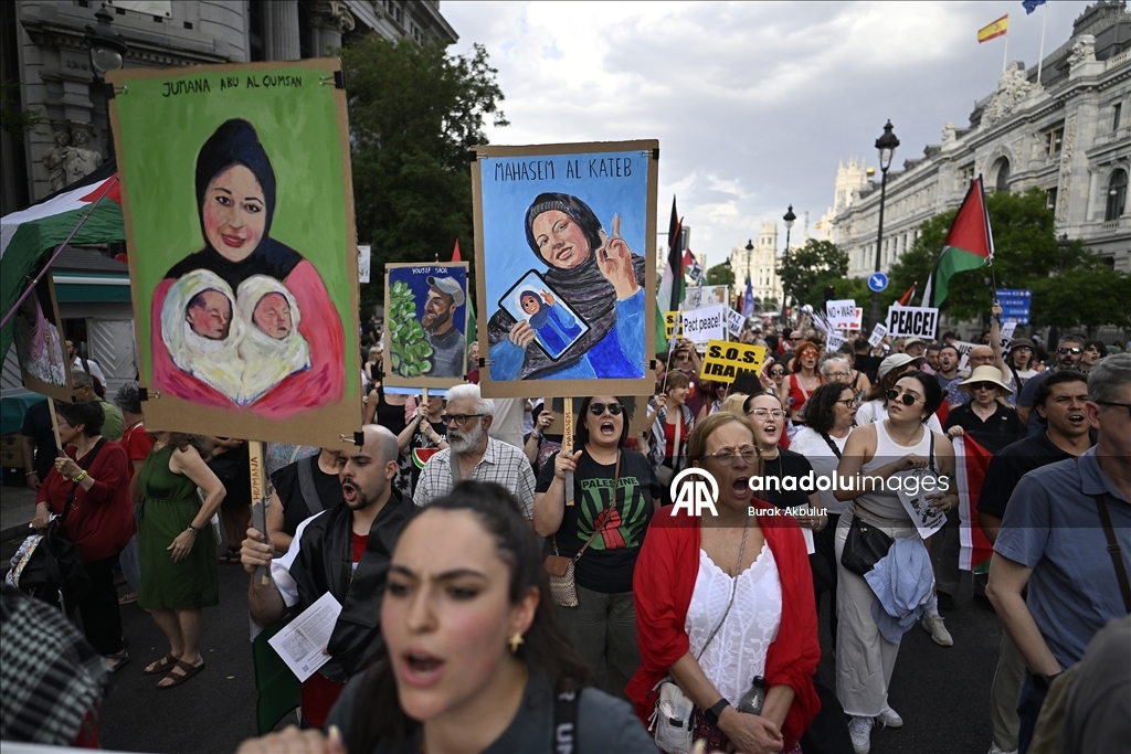 Madrid'de binlerce kişi, İsrail'in Gazze'de yaptığı soykırıma "dur" demek için yürüdü