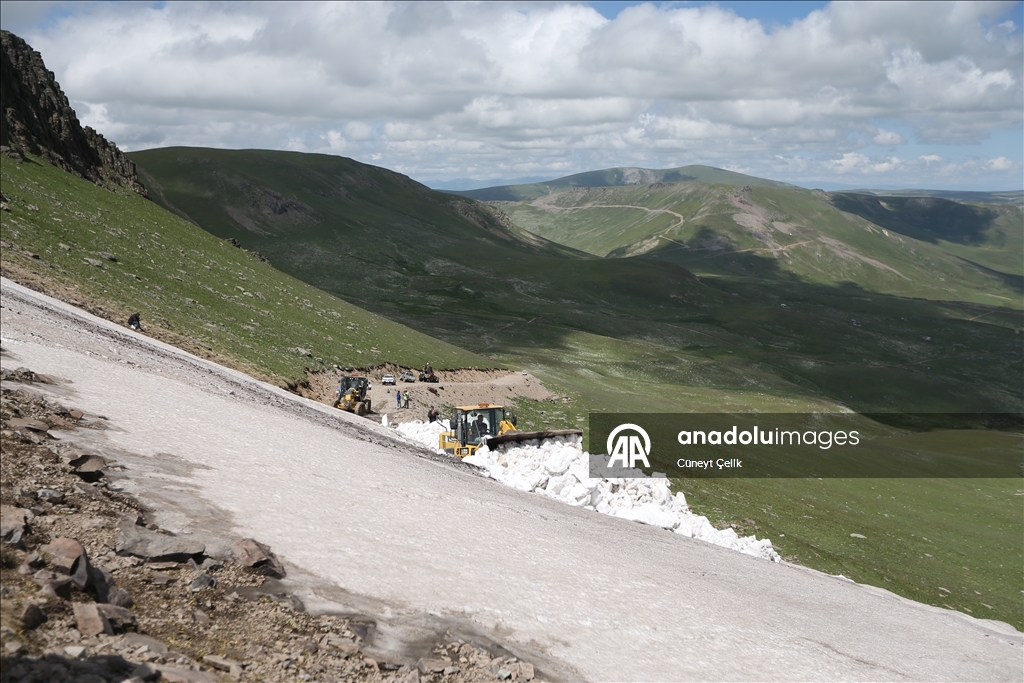 Kars'ta karla mücadele son yayla yolunun açılmasıyla tamamlandı