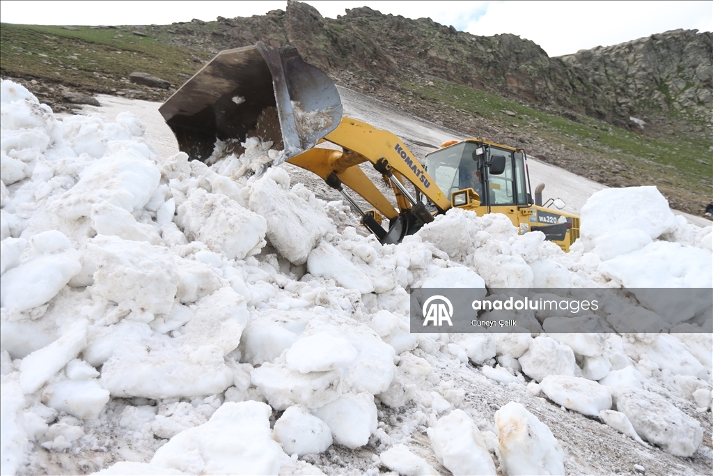 Kars'ta karla mücadele son yayla yolunun açılmasıyla tamamlandı