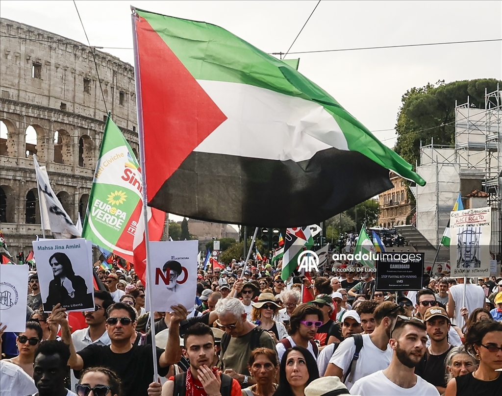 مظاهرات حاشدة في روما ضد هجمات إسرائيل بفلسطين والتسلح الأوروبي