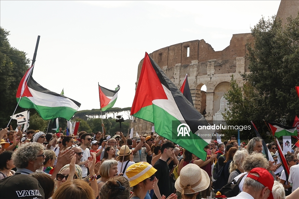 مظاهرات حاشدة في روما ضد هجمات إسرائيل بفلسطين والتسلح الأوروبي