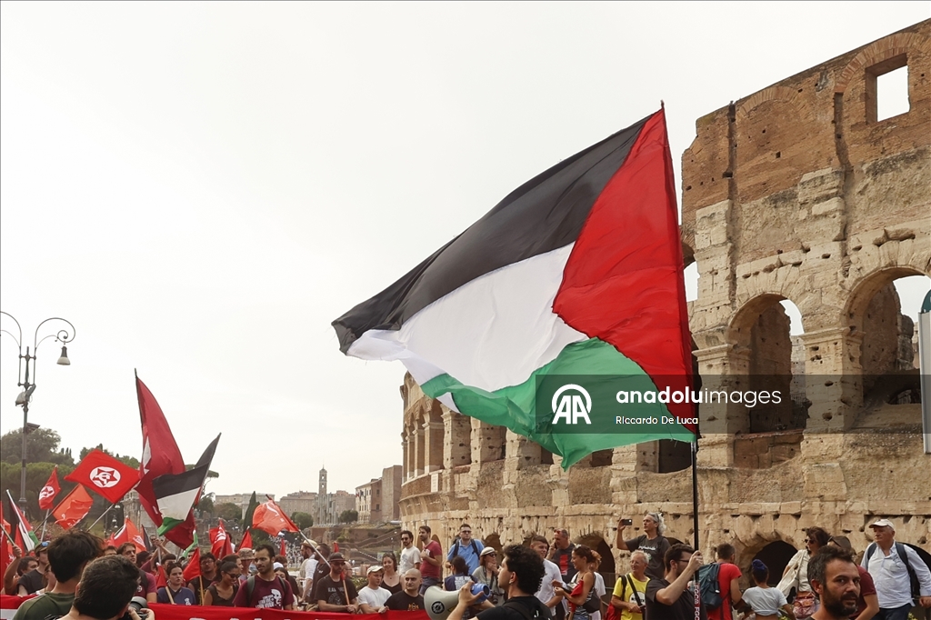 مظاهرات حاشدة في روما ضد هجمات إسرائيل بفلسطين والتسلح الأوروبي