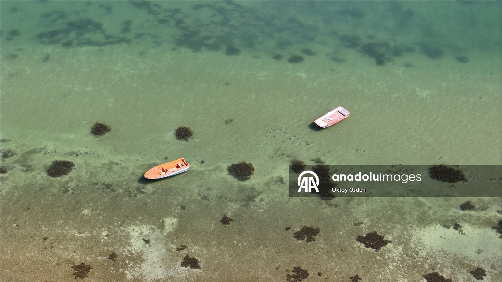 Kuraklığın etkisiyle su seviyesi düşen Eğirdir Gölü dronla görüntülendi