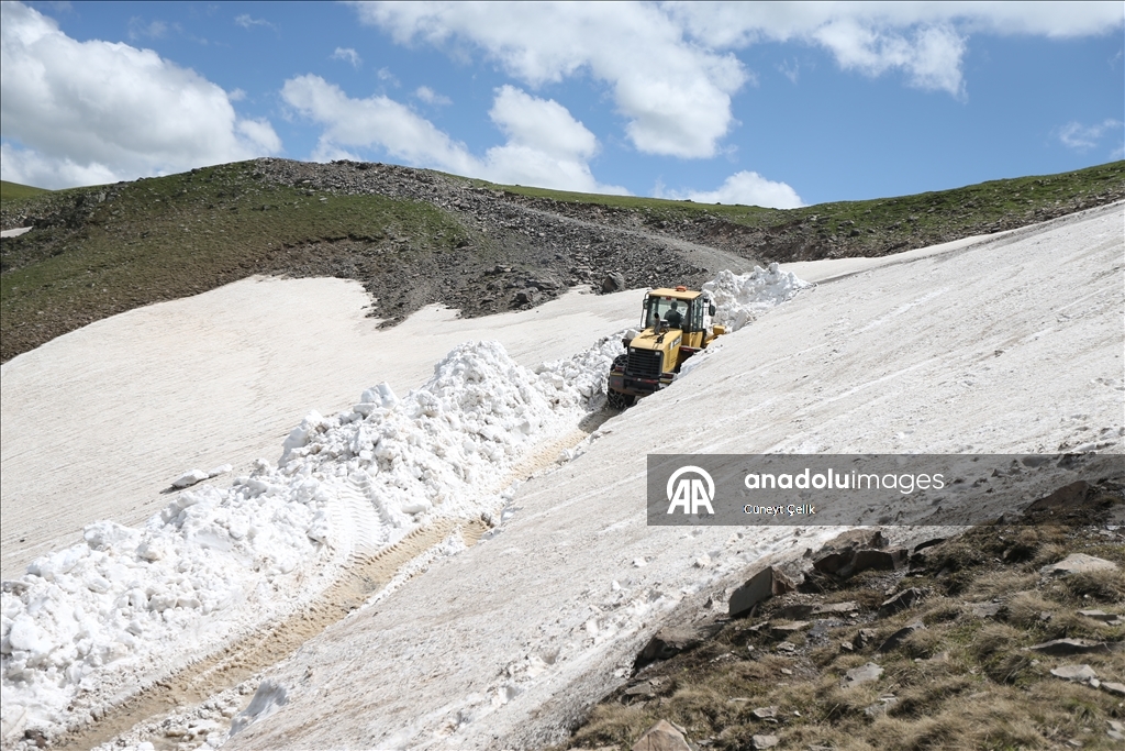 Kars'ta karla mücadele son yayla yolunun açılmasıyla tamamlandı