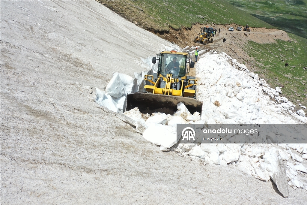Kars'ta karla mücadele son yayla yolunun açılmasıyla tamamlandı