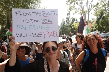 مظاهرات حاشدة في روما ضد هجمات إسرائيل بفلسطين والتسلح الأوروبي