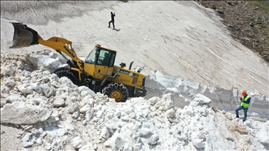 Kars'ta karla mücadele son yayla yolunun açılmasıyla tamamlandı