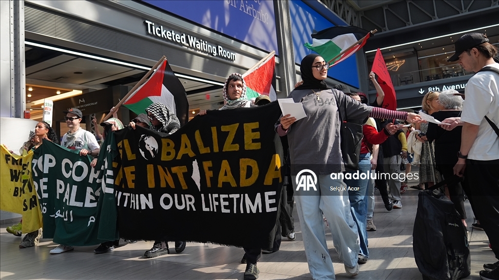 New York'ta İsrail'in Gazze ve İran'a yönelik saldırılarına karşı protesto yürüyüşü düzenlendi