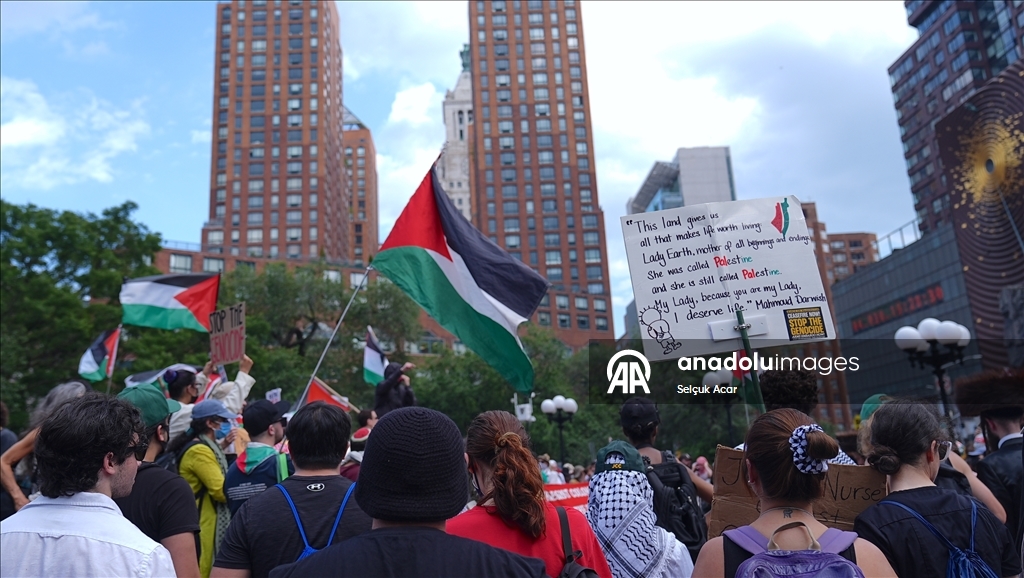 New York'ta İsrail'in Gazze ve İran'a yönelik saldırılarına karşı protesto yürüyüşü düzenlendi